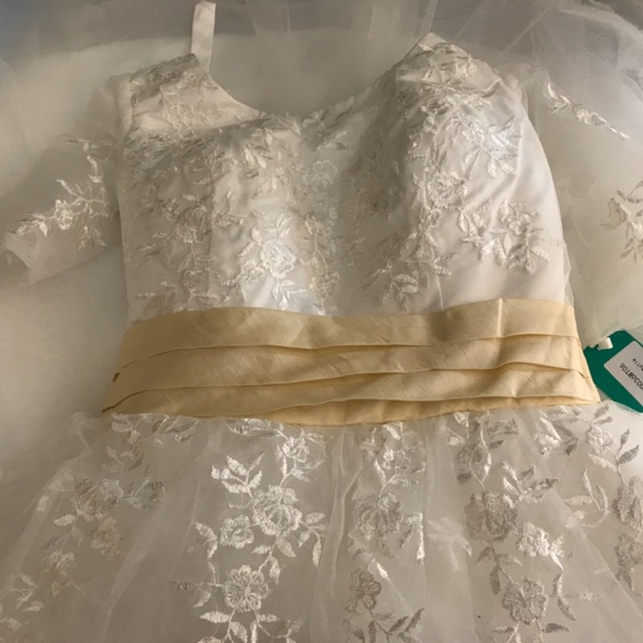 Formal evening gown or Wedding Dress with 1/2 length sleeves - Picture 7 of 9